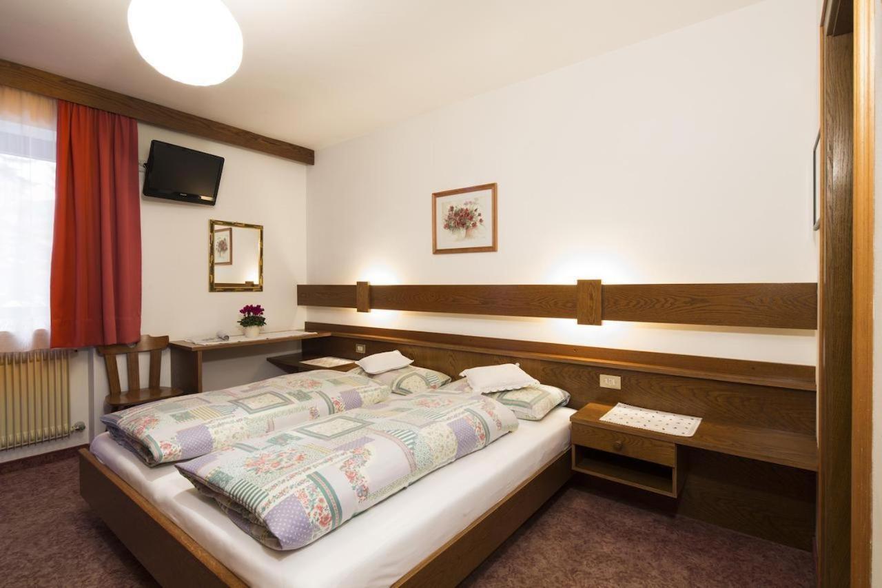 Ciasa Iris Hotel Colfosco Phòng bức ảnh