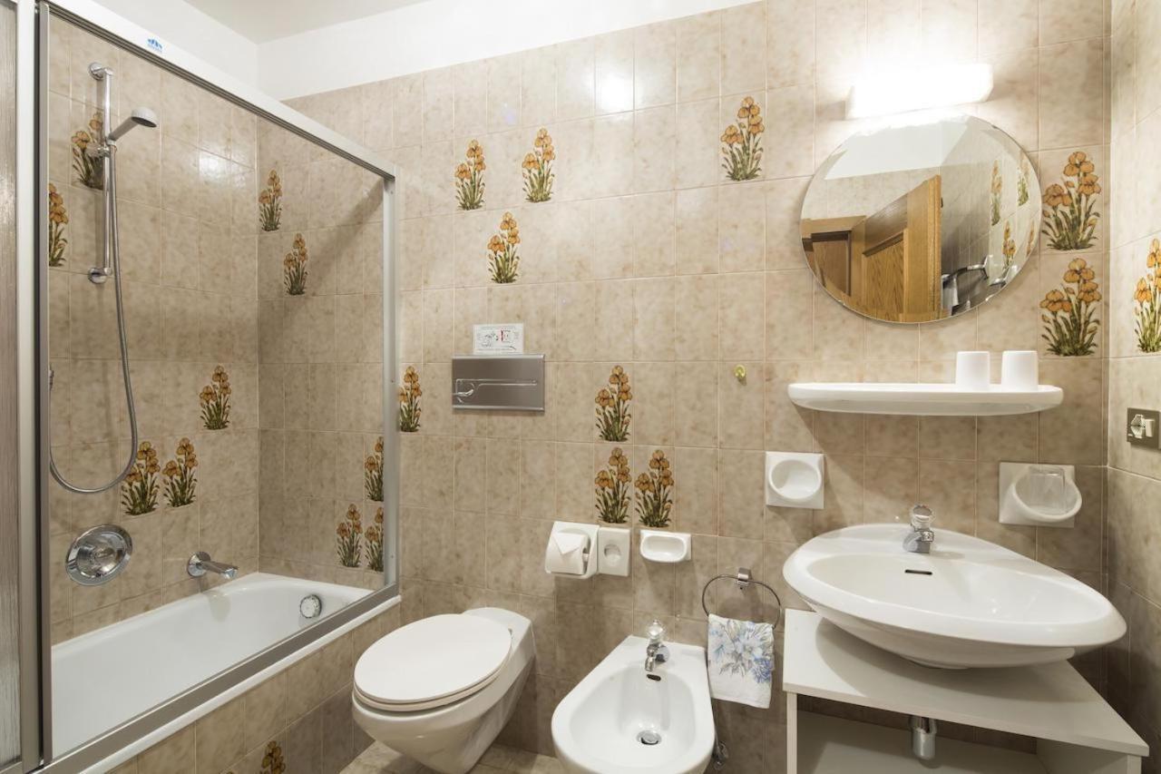 Ciasa Iris Hotel Colfosco Phòng bức ảnh