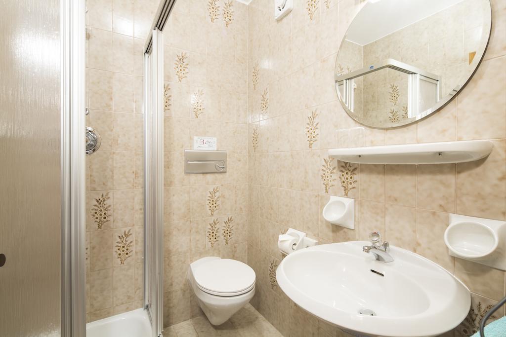 Ciasa Iris Hotel Colfosco Ngoại thất bức ảnh