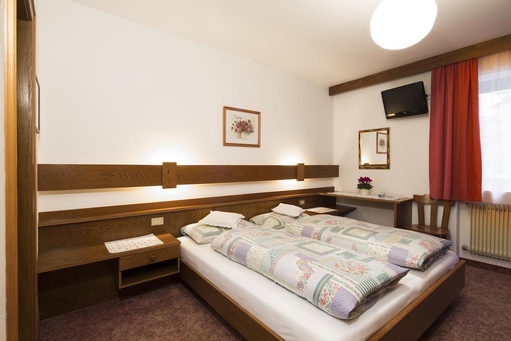 Ciasa Iris Hotel Colfosco Phòng bức ảnh