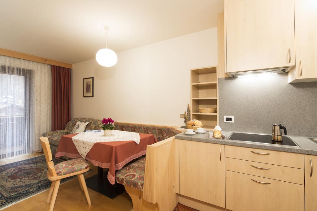 Ciasa Iris Hotel Colfosco Phòng bức ảnh