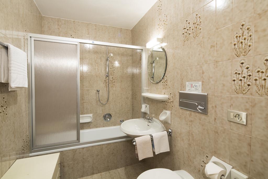 Ciasa Iris Hotel Colfosco Phòng bức ảnh