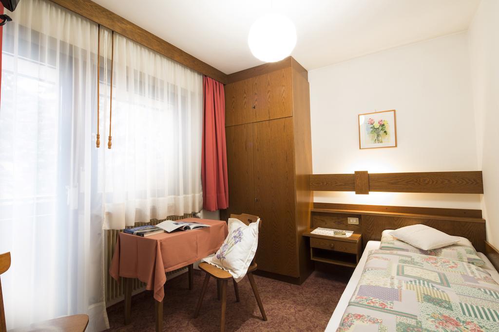 Ciasa Iris Hotel Colfosco Ngoại thất bức ảnh