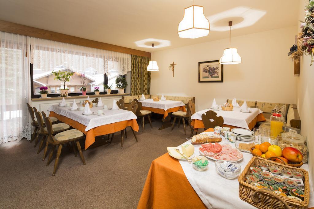 Ciasa Iris Hotel Colfosco Ngoại thất bức ảnh